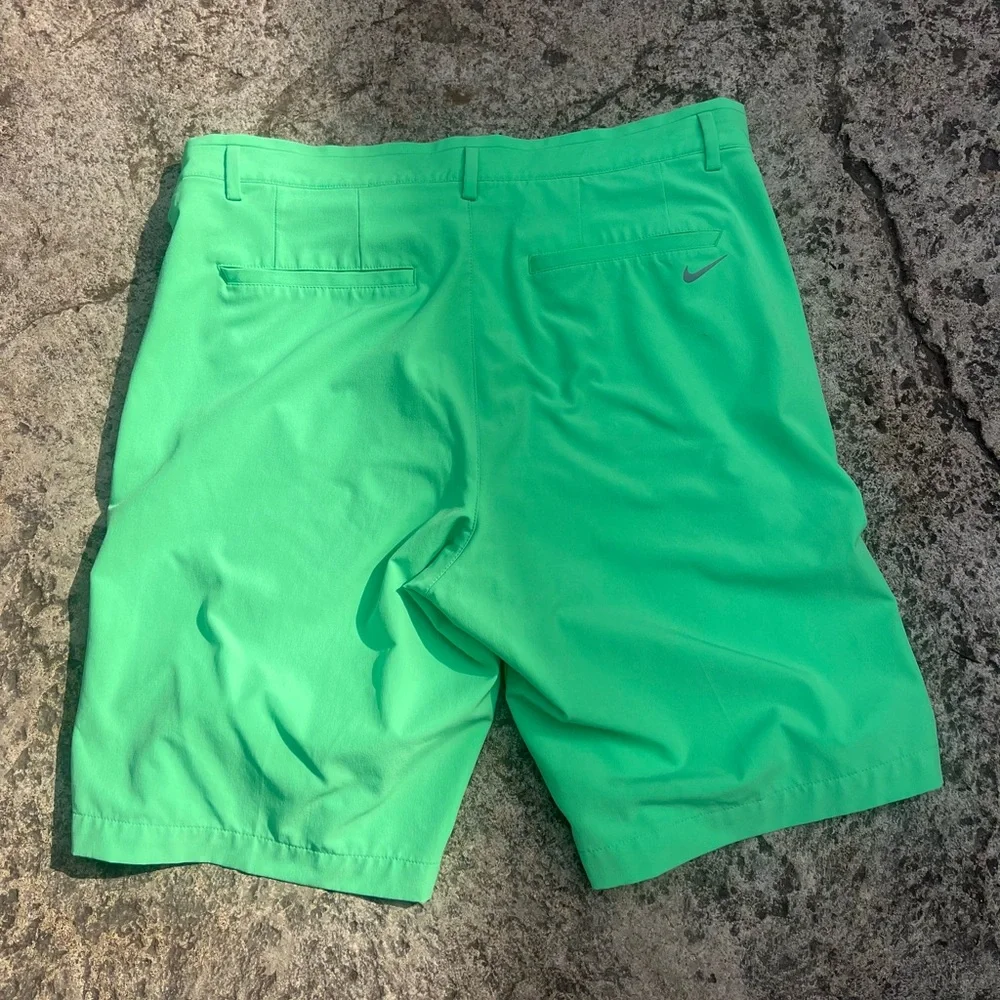 Nike Golf Tour Performance Dri-Fit Men’s Shorts 32” waist vibrant Green🏌🏻⛳️😎